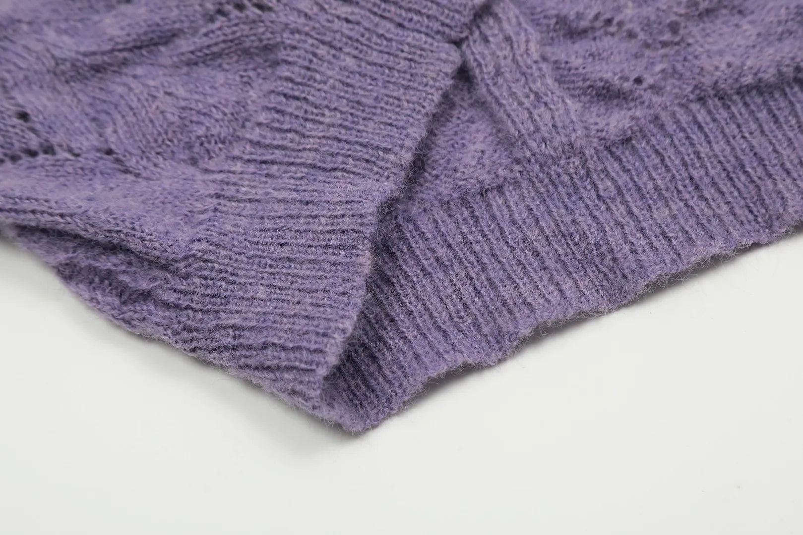 vivienne west wood Vivienne heavy lace classic cardigan knitted sweater wool 2024 autumn latest style 🧩 15% merino cotton wool 85% wool blend 🧩Correct Italian 🇮🇹100% wool washed wheat logo Size: S -M- L Color: black purple gray